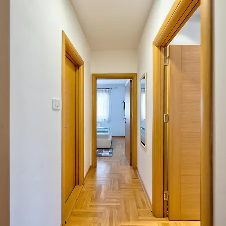 Mat 1 Apartment
